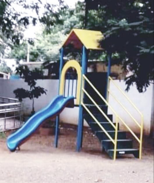 UNITED KIDS EXCUTIVE SLIDE